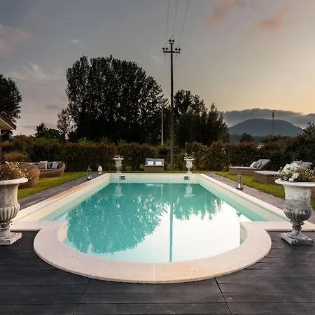 Tuscan With Pool Near Villa