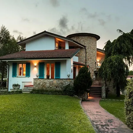 Tuscan With Pool Near Villa *