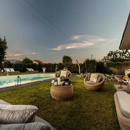 Tuscan With Pool Near Villa