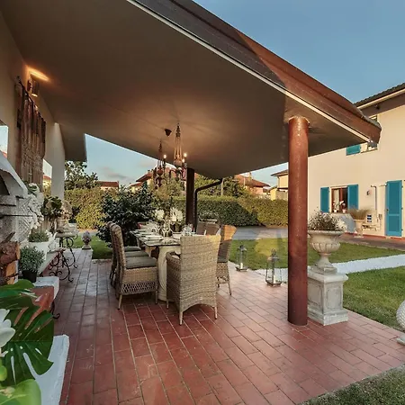 Tuscan With Pool Near *